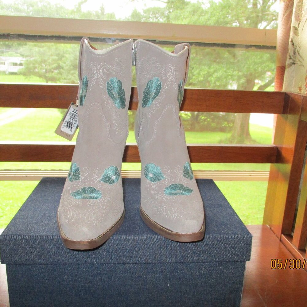 TOOTSIE Cowgirl Boots - Picture 11 of 13